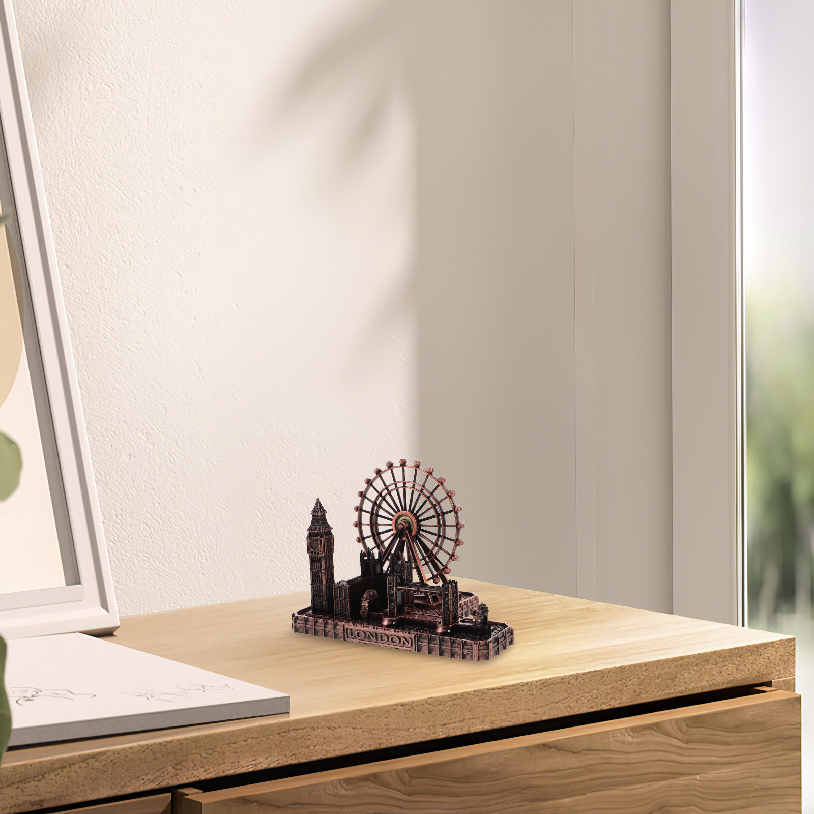 Intricate Metal London Sculptu – обзор и цена Home Office Icon